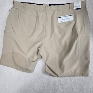 IZOD Golf Men's 54W‎ Swingflex 4 Way Stretch Cargo Shorts Mens 54W Beige New